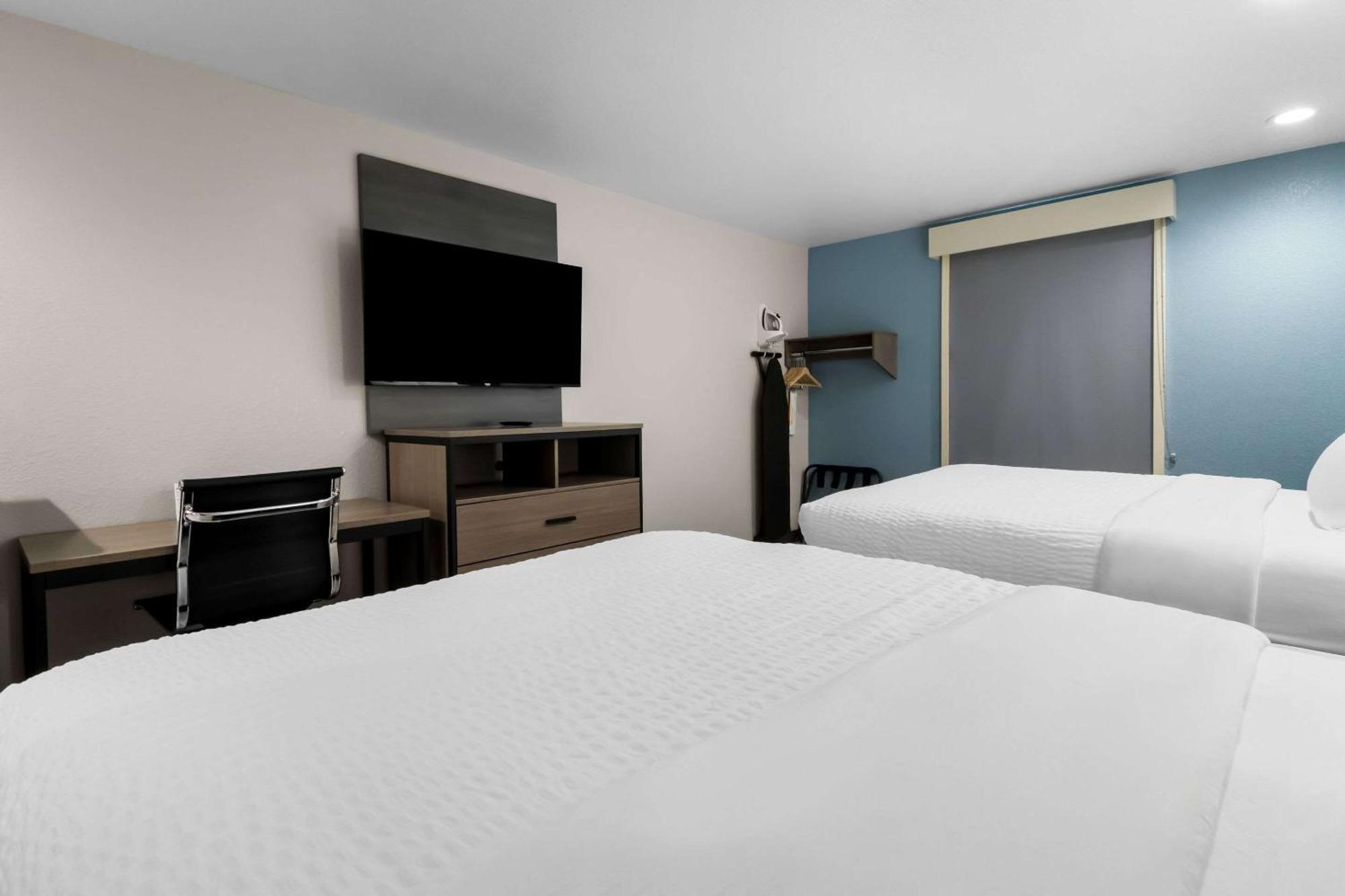 Clarion Pointe Hotel Fort Worth Exterior photo